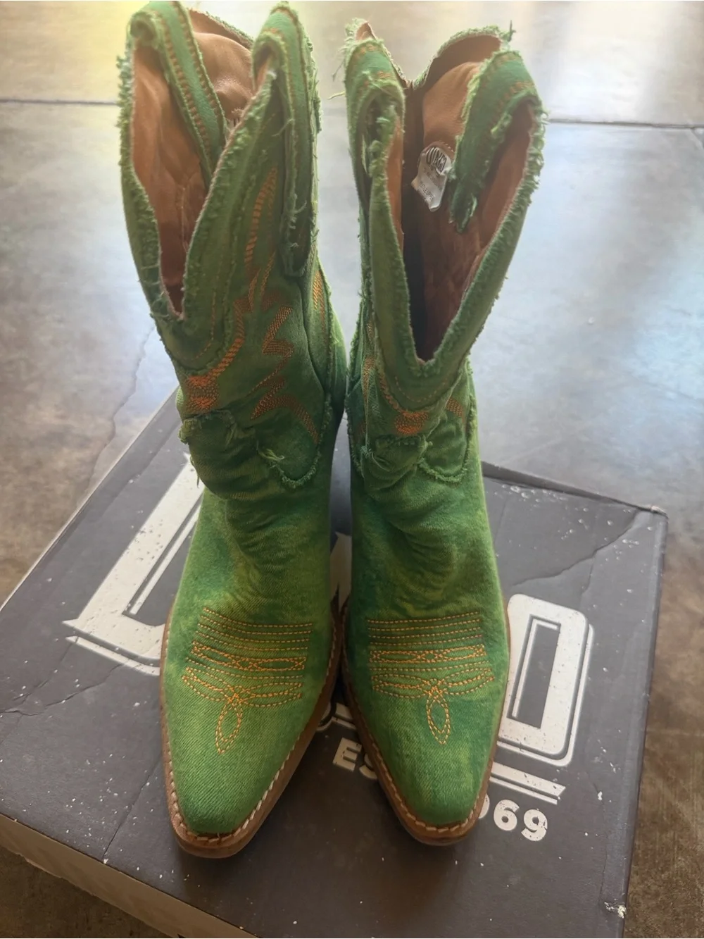 dingo Orange Joyride Shortie Boot Box Label